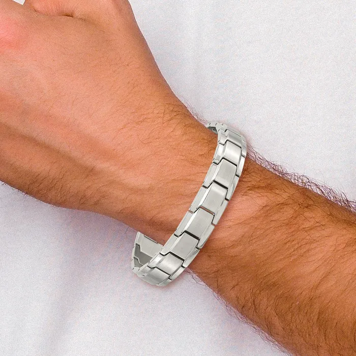Bracelets TreasureFineJewelers Chisel Stainless Steel Brushed and Polished 825 inch Link Bracelet