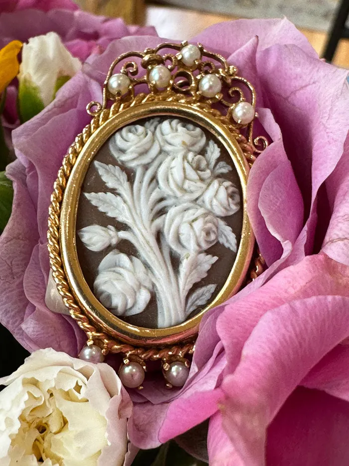 Necklaces ONeills Estate Jewelry Pearl and Cameo Shell Pin Pendant 54600412
